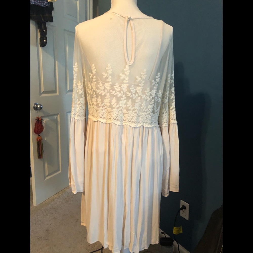 Cream dress - Picture 4 of 6